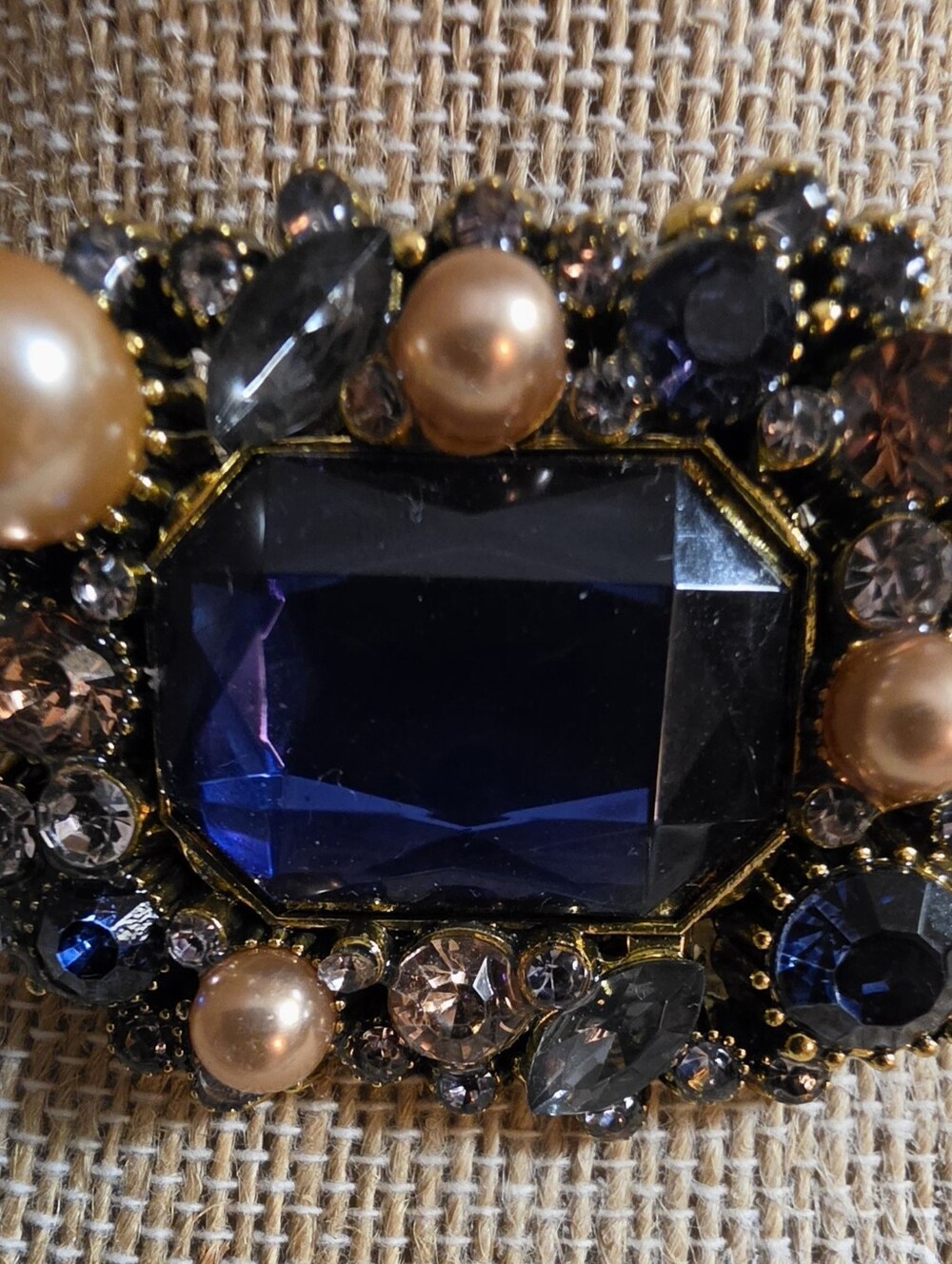 Gorgeous Blue Rhinestone Brooche. - Picture 3 of 7